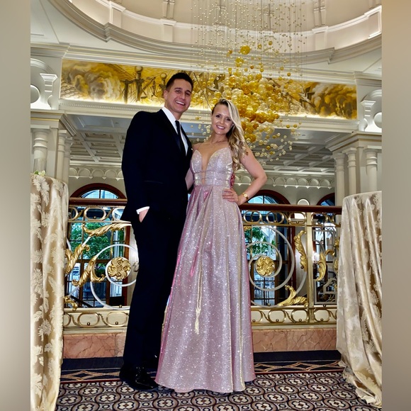 Mac Duggal pleated pink metallic shimmery evening gown - Picture 5 of 9